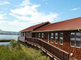 Historic Astoria Waterfront Views & Vintage Vibes