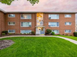 Georgetown Villas 3-2c Close to Cleveland Airport and Fairview Hospital ideal for long stays!, hotell sihtkohas Fairview Park