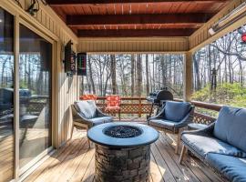 My Happy Place-Games, Lakeview, & Scenery Views, property with onsen in Hot Springs
