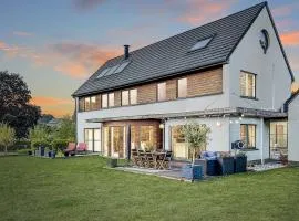 Suite de luxe avec espace salon et balnéo à la campagne