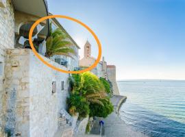 Rooms Marica B, hotel na praia em Rab