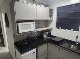 Lindo Apartamento compacto na quadra da praia