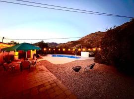 FunFilled Retreat with Pool and Game Room Sleeps 10 plus, hotel v destinaci Riverside