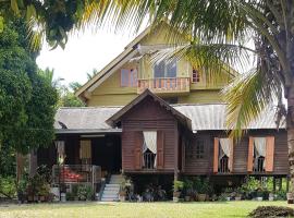 Roomstay "Ghumah Uwan", homestay in Batu Kikir