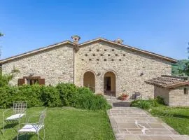 Beautiful Villa in Belforte all'Isauro with Swimming Pool