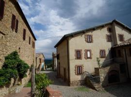 Lovely Farmhouse in Monticiano with Garden, sewaan penginapan di Santo