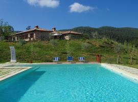 Stunning Farmhouse in Passignano with Pool、パッシニャーノ・スル・トラジメーノのホテル