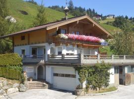 Sunlit Apartment near Ski Area in Hollersbach im Pinzgau, hotel in Hollersbach im Pinzgau