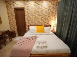 Luxury 3BHK Service Apartment -Golf Course Road, Gurgaon