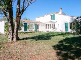 Grande maison pour 7 à 400m de la plage, hotel i Sainte-Marie-de-Ré