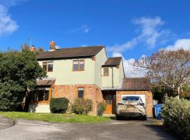 Canford Magna에 위치한 저가 호텔 The Spacious & Luxury 'Grey Goose' Home, Bournemouth, Dorset