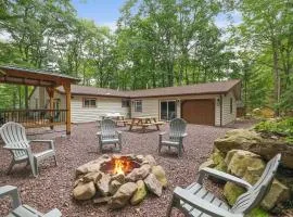 NEW Modern Single-Level Home in Lake Harmony! Outdoor Firepit, Heated Floors, AC, BBQ! Sleeps 9!