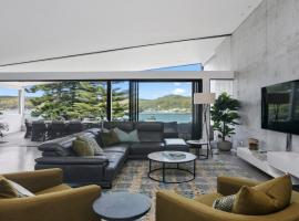 Booker Seaside Waterfront luxury -Pay 2, Stay 3 nights this WINTER、Booker Bayの別荘