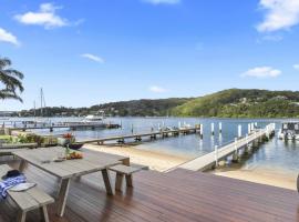 Riptides Booker Bay -Pay 2, Stay 3 nights this WINTER, holiday home in Booker Bay
