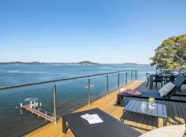 Waters Edge - Point Clare - Pool - Spa - Private Jetty