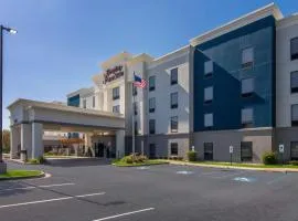 Hampton Inn & Suites Schererville、シェアアービルにあるGary-Chicago Airport - GYYの周辺ホテル
