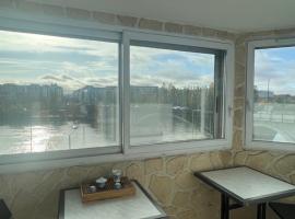 Courbevoie Riverview, B&B in Courbevoie