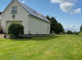 Breathnach Cottage Annex Knockleagha Ballina F26 D7E2, hotel di Ballina