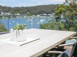 Bush Retreat with Bayviews at Pretty Beach, hotel di Hardys Bay