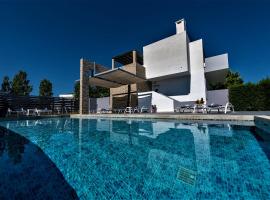 Xenos Villa 1 With Private Swimming Pool, Near The Sea โรงแรมในตีกากี