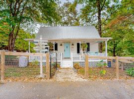 The Cottage at Overlook Farm, hotel with parking in Landrum