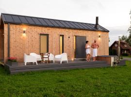 Eco houses with a hot tub and sauna, hotel v destinaci Pärnu