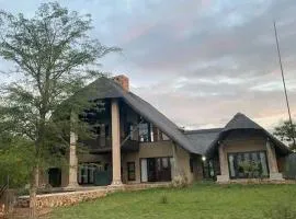 Zebula Golf and Wildlife Estate - Nights Sky Pax 16 - Moi Signature Luxury villa