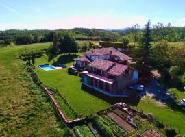 Les Garennes, hotel v destinaci Saint-Uze
