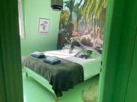 luxury Magic Cactus Garden, Paris 0rly avec jacuzzi – hotel z parkingiem w mieście Vigneux-sur-Seine