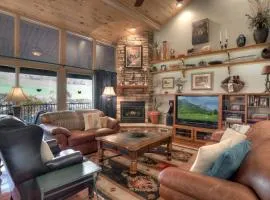 10 min to Ski | Views | Golf Course | AC + Hot Tub