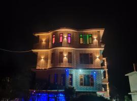 Majestic Mountain Bhaiji Guest House, kotimajoitus kohteessa Kasol