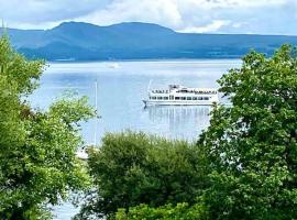 Loch View at Lomond Castle, beach hotel in Balloch