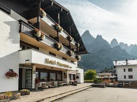 Hotel Panorama, hotel near Cima Tognola, San Martino di Castrozza