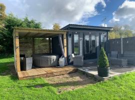 Dolafon farm luxury glamping cabin with hot tub, luxury hotel in St Asaph