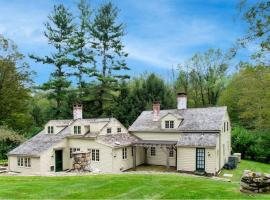 Historic Estate - 5 min to Mohawk Mt Ski Resort, hotel que admite mascotas en Cornwall