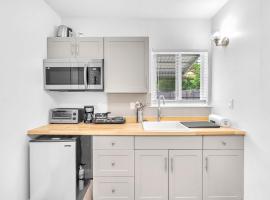 Blue Wave Bungalow - 1 1 - Stylish, hotel v destinaci Dania Beach