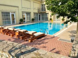 Hotel ERA, hotell i Pristina