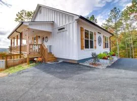 Views, Hot Tub and Trails Modern Ellijay Cottage