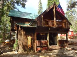 The Knotty Cabin in Kings Canyon National Park, cottage in Wilsonia