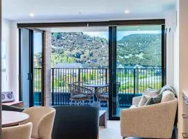 Majestic Mountain-View Retreat
