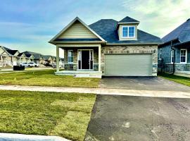 Just 5 Minuts drive from Cobourg Beach, holiday home in Cobourg