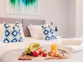 BRAND NEW Apartments with FREE Parking and WIFI!, hotel di Staines