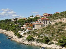 Apartment in Primosten - Sibenik Riviera 36377, hotel em Primošten