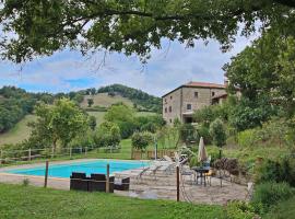 Spacious Farmhouse in Apecchio with Pool, hotel in Apecchio