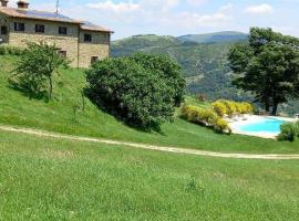 Stunning Villa in Apecchio with Jacuzzi, hotel in Apecchio