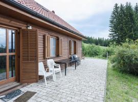 Detached wooden chalet in Liebenfels Carinthia near the Simonh he ski area, hotel in Liebenfels