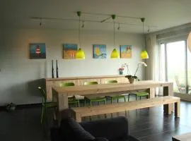 "Zonnesteiger" ruim appartement met parking