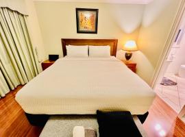 Spacious 6 Bedroom Holiday Home 15 Min Away From Melbourne Airport, hotel v destinaci Sydenham