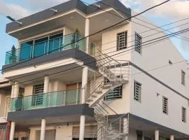 EDIFICIO LOS PINOS EN LA URB. LAS ACACIAS