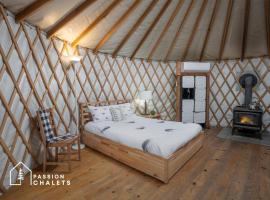 La Lumineuse des yourtes du petit ruisseau, camping de lujo en Mandeville